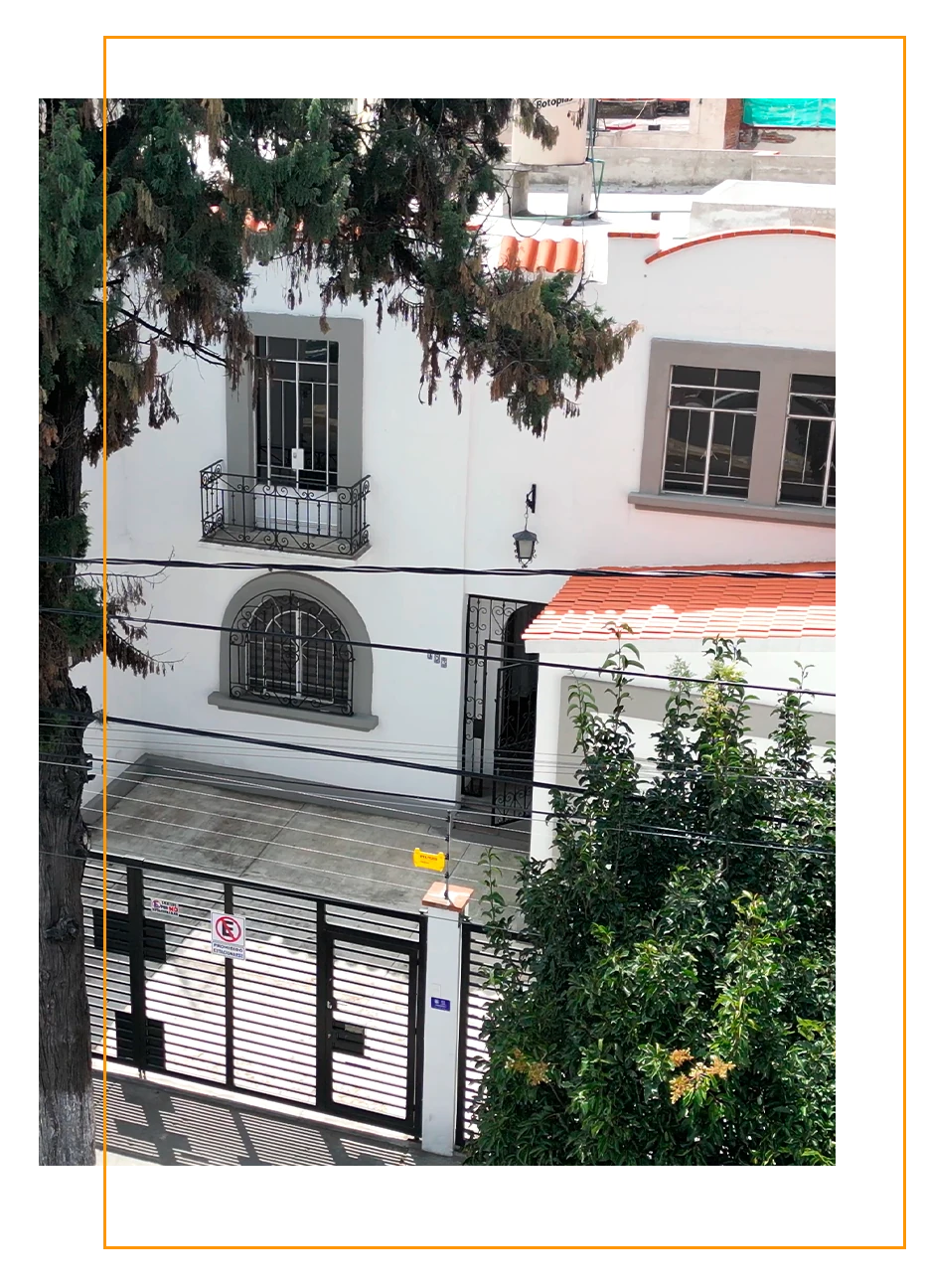 Toma aérea de la fachada de la casona 18 san josé